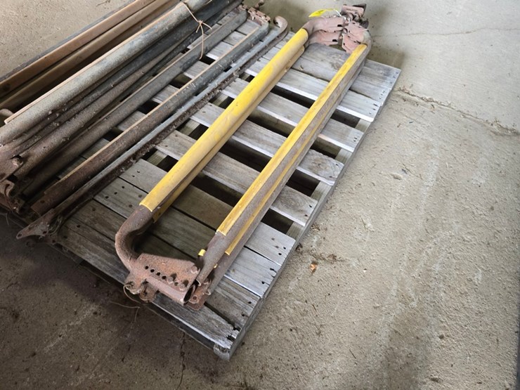 #9761-•-human-stanchions-image-3