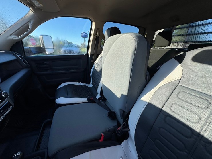 2020-dodge-3500-image-35