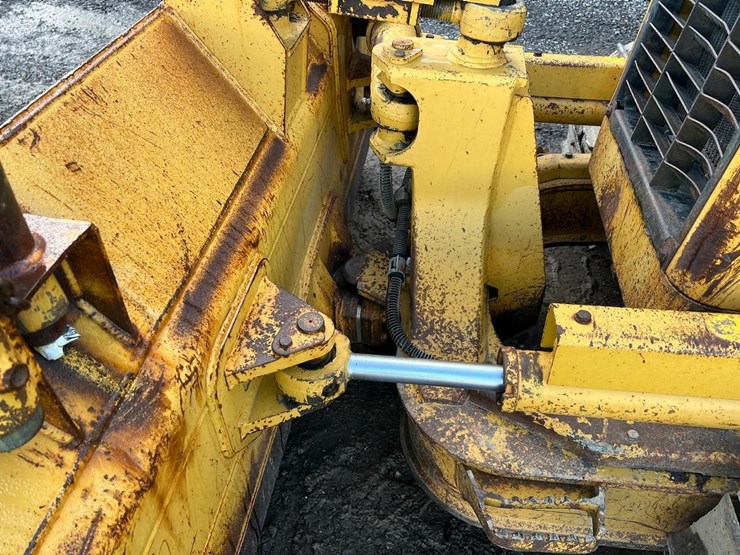 2004-caterpillar-d3g-xl-image-11