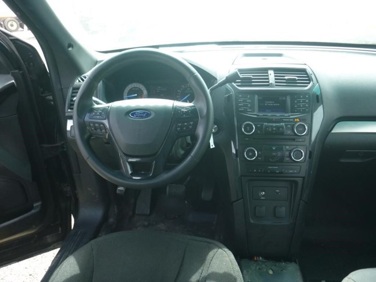 2017-ford-explorer-image-9