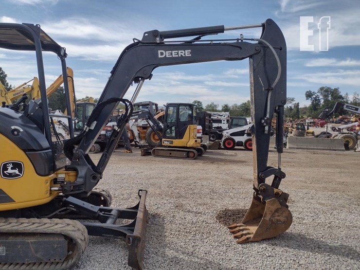 2021-deere-35g-image-25
