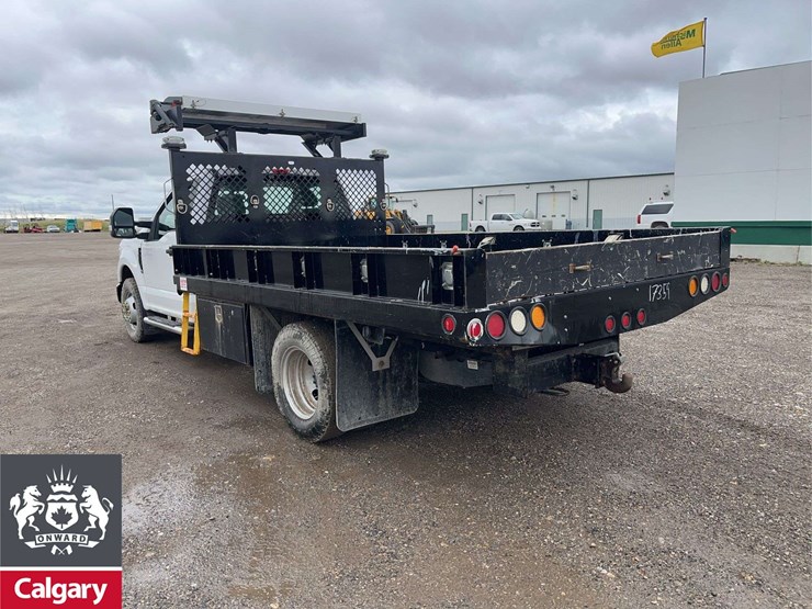 2020-ford-f350-image-3