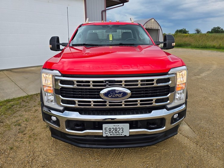 2025-ford-f550-xl-image-10