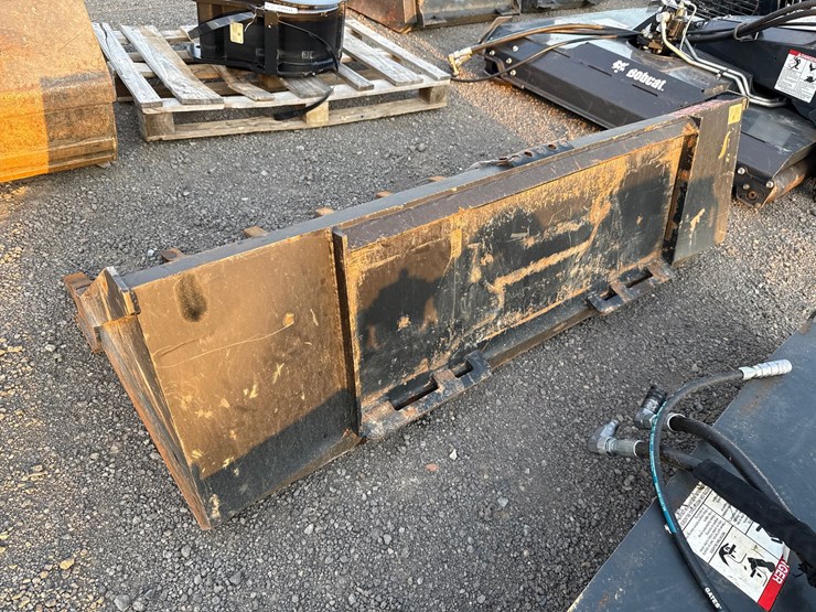 #2019-•-trubilt-72"-skid-steer-tooth-bucket-image-3