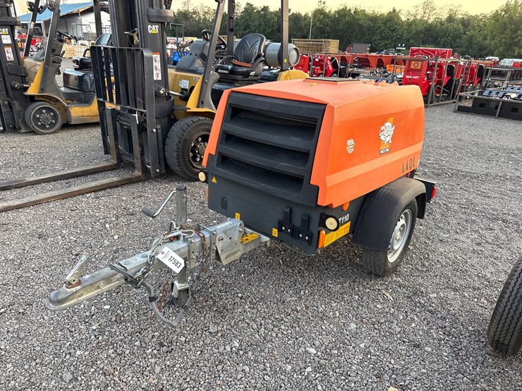 #2070-•-2017-atlas-copco-towable-air-compressor-image-1
