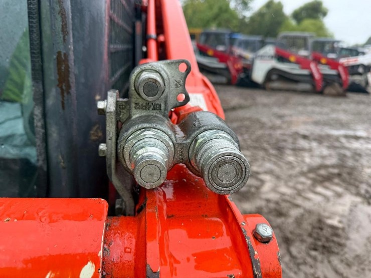 2012-kubota-svl75-image-11