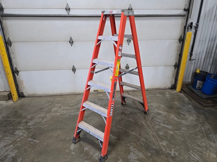 #9751-•-louisville-6'-double-sided-step-ladder-image-1