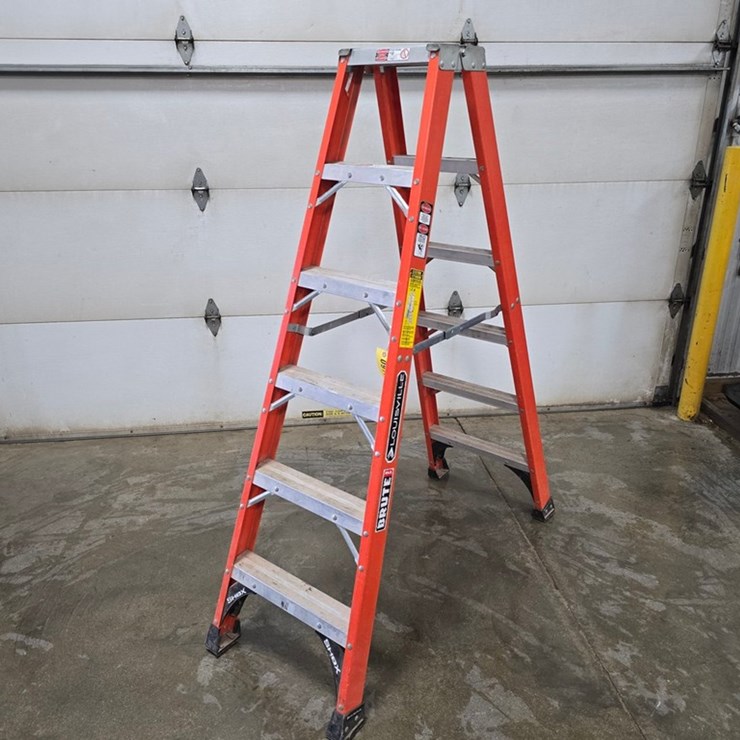 #9751 • Louisville 6' Double Sided Step Ladder