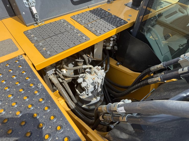 2024-deere-210g-lc-image-52