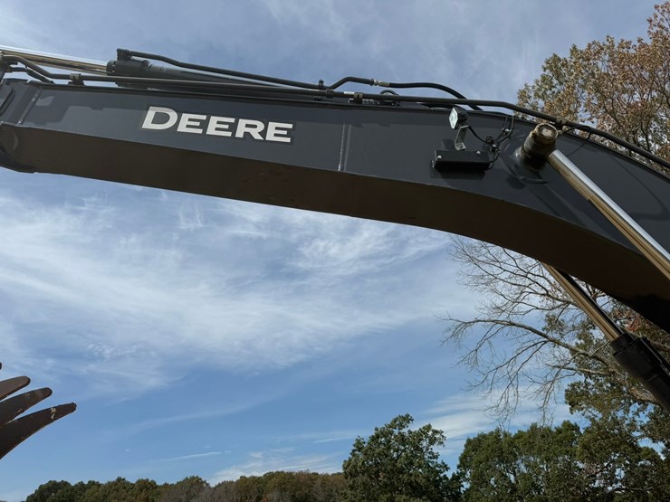 2024-deere-210g-lc-image-12