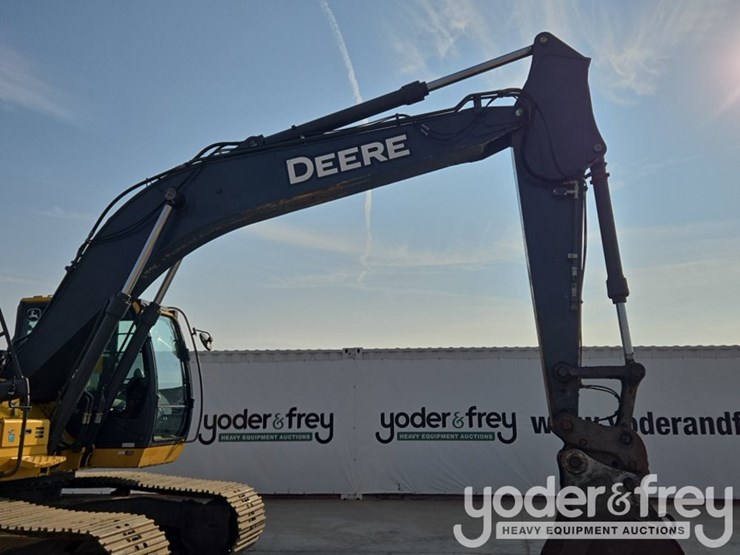 2019-deere-210g-lc-image-25