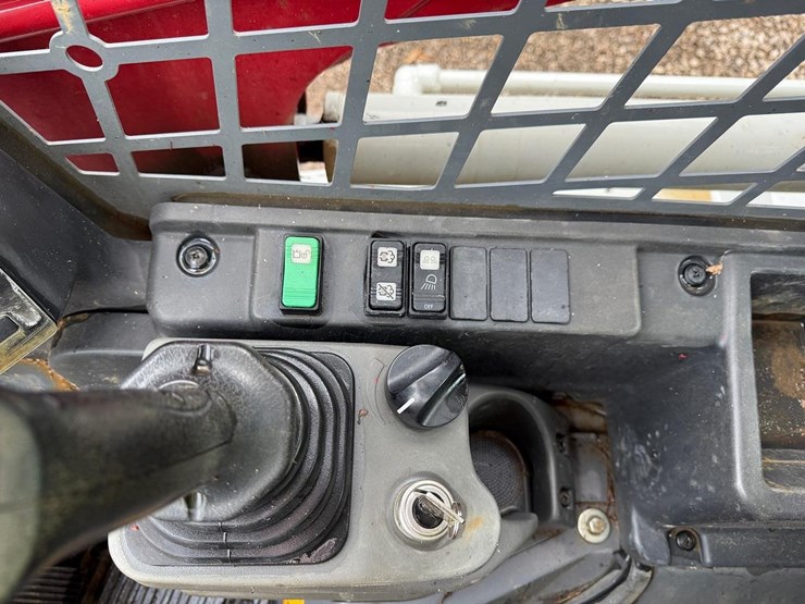 2021-takeuchi-tl8-image-24