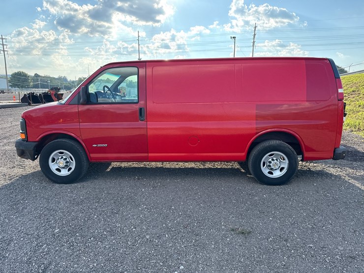 2003-chevrolet-3500-image-13