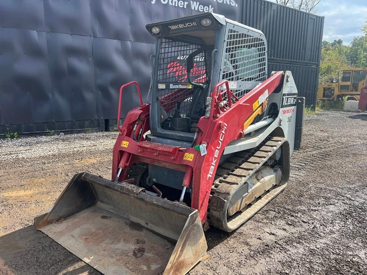 2023-takeuchi-tl8-image-2