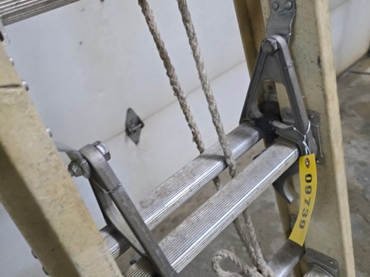 #9739-•-louisville-24'-extension-ladder-image-5