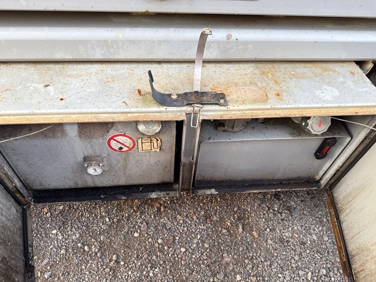 #2082-•-sky-jack-sj7135-scissor-lift-image-5