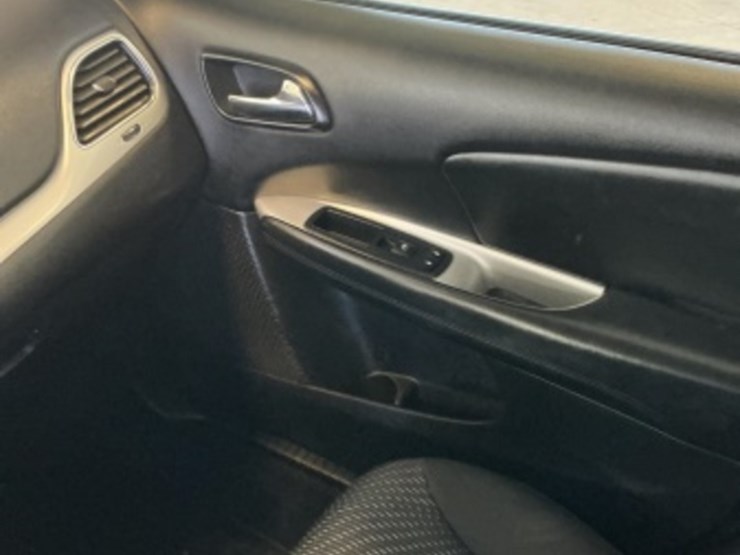 2016-dodge-journey-image-21