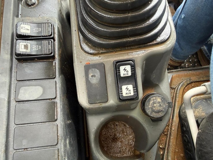 2023-takeuchi-tl8-image-27