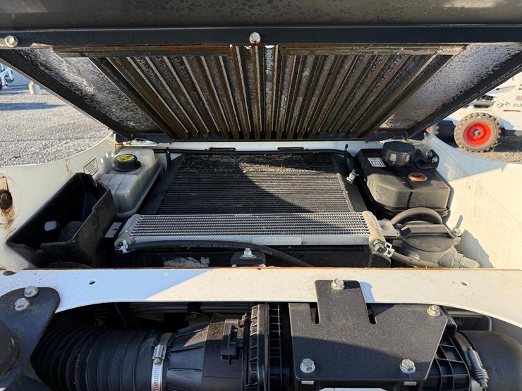 2018-bobcat-s550-image-15