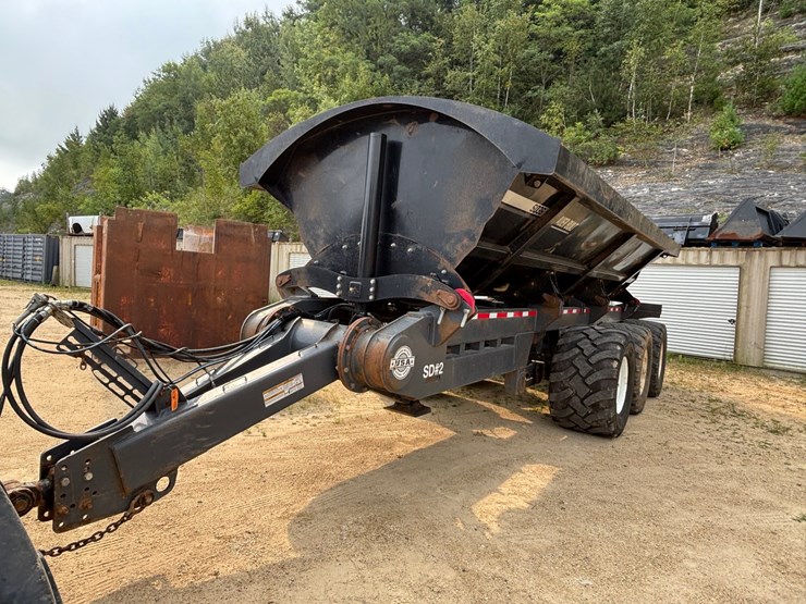 #1323-•-bauer-built-sd36-side-dump-wagon-(west-salem,-wi)-image-1