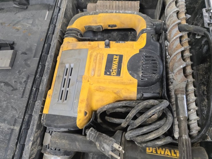 #9722-•-dewalt-d25651k-hammer-drill-image-5