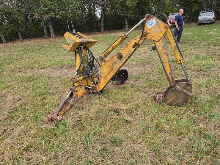 #25268-•-international-3082-series-a-back-hoe-attachment-image-8