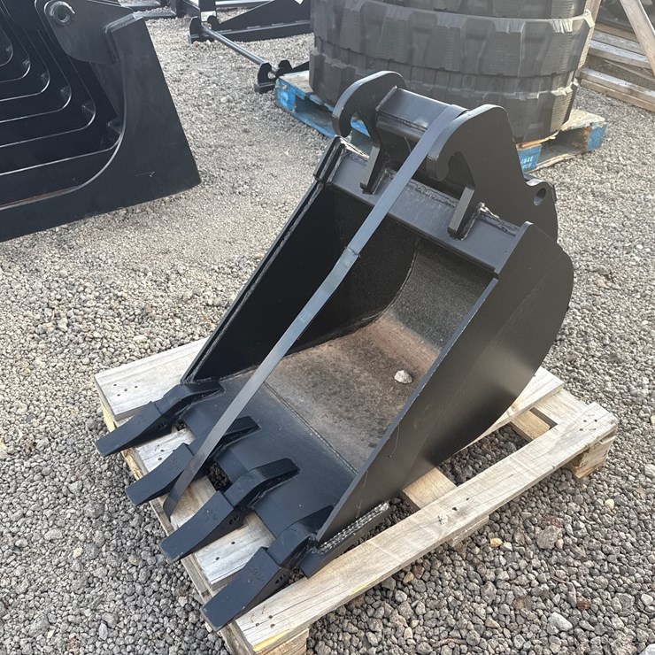 #2054 • 18” BOBCAT X-CHANGE EXCAVATOR BUCKET