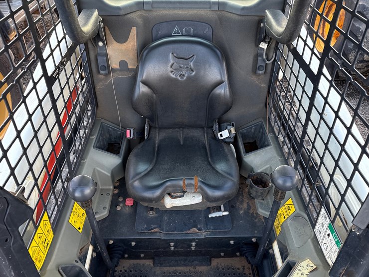 2021-bobcat-t550-image-13