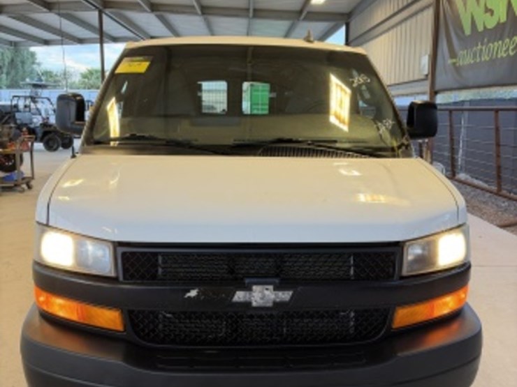 2018-chevrolet-express-2500-image-3