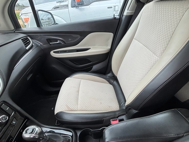 2021-buick-encore-image-36
