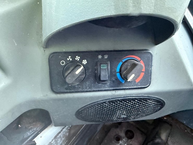 2015-bobcat-t450-image-25