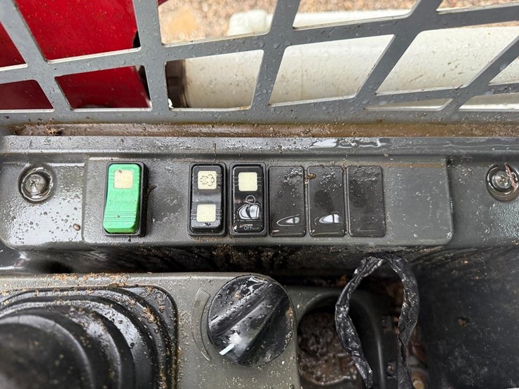 2020-takeuchi-tl8-image-25