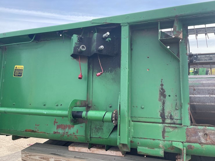 john-deere-216-image-18