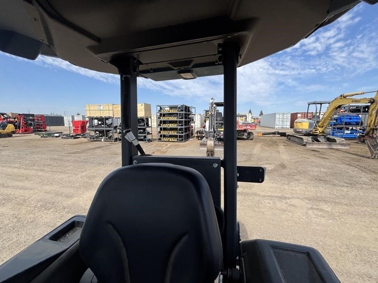 2023-monarch-mkv-tractor-image-45