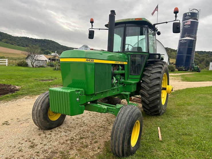john-deere-4430-image-1