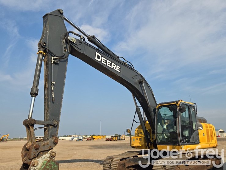 2019-deere-210g-lc-image-22