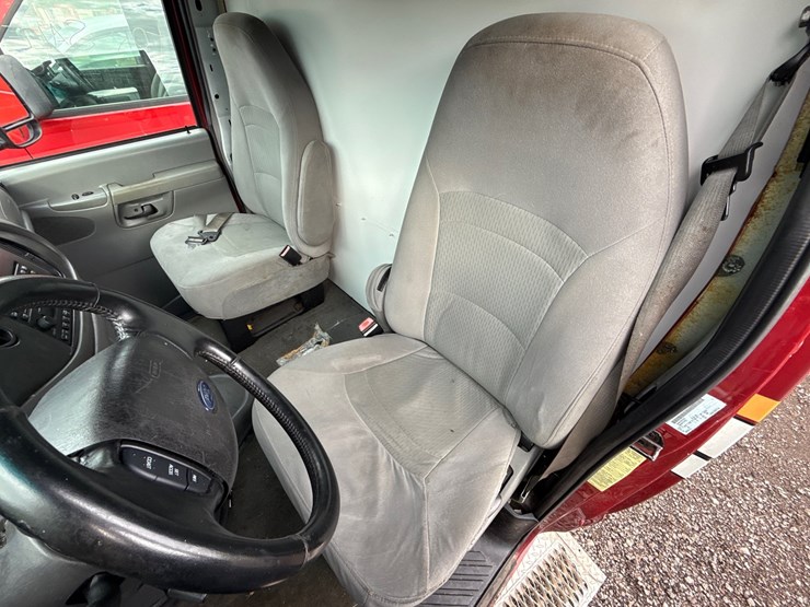 2006-ford-e450-image-13