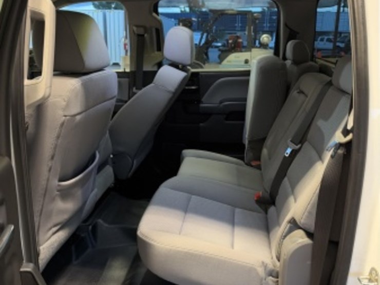 2018-chevrolet-silverado-1500-image-28