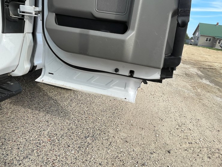 2020-ford-f150-image-25