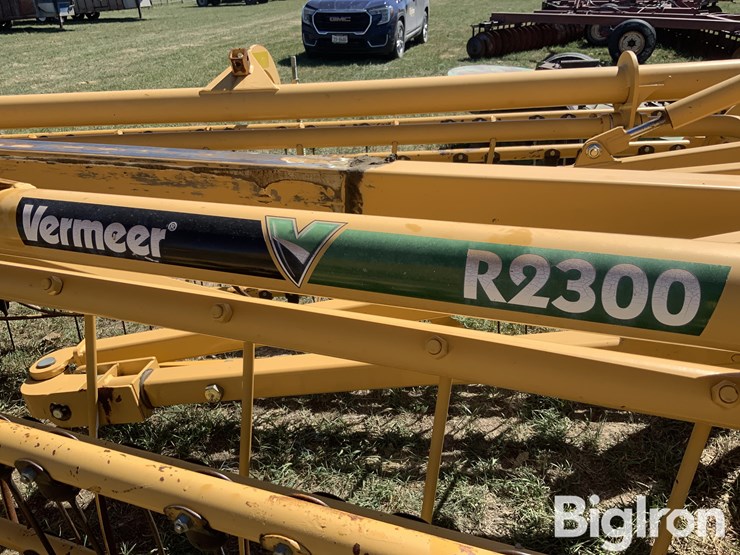2009-vermeer-r2300-image-18