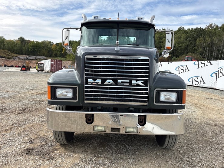 2004-mack-ch613-image-8