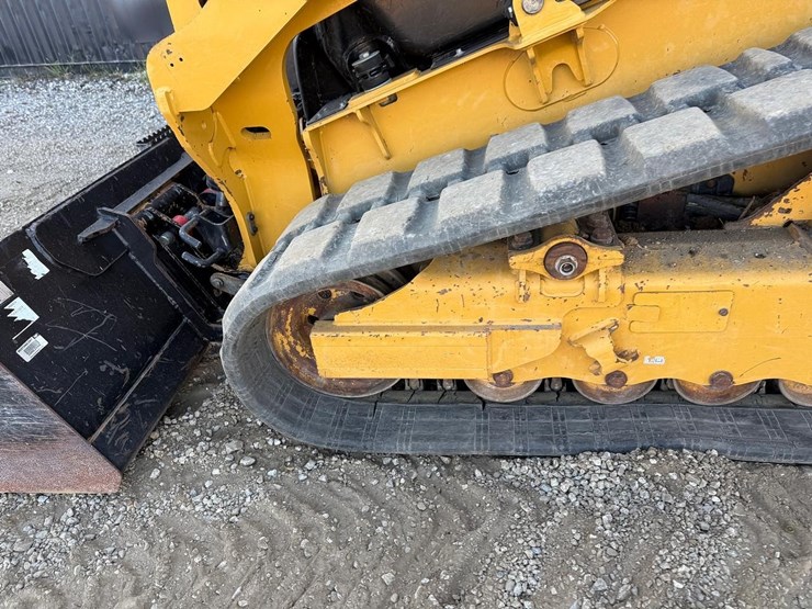 2024-caterpillar-265-image-18