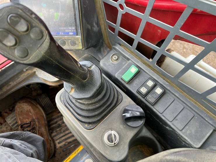 2021-takeuchi-tl8-image-23