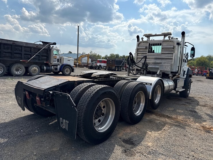 2017-caterpillar-ct660-image-7