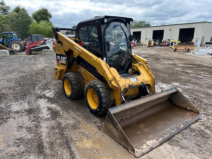 2015-caterpillar-262d-image-10
