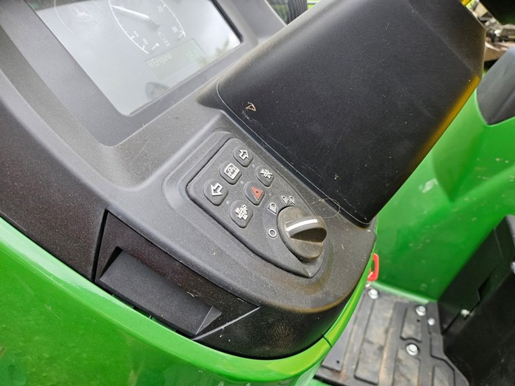 john-deere-4066m-image-38