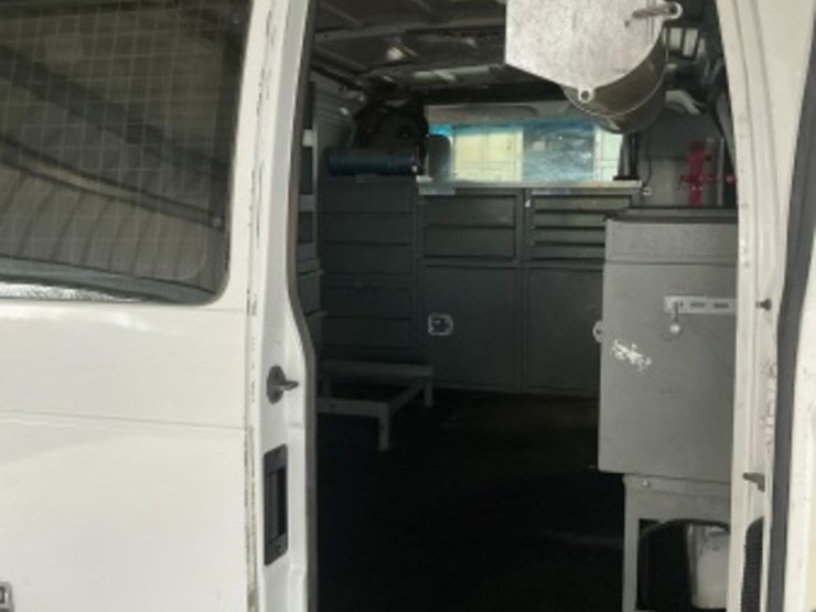 2009-ford-cargo-image-10