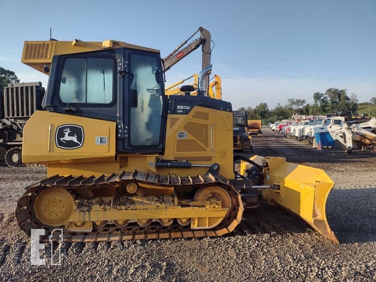 2023-deere-550k-lgp-image-3