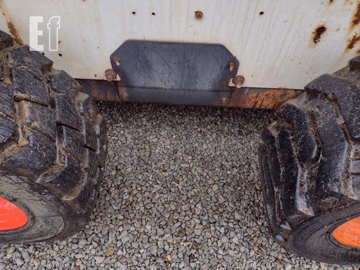 2009-bobcat-s300-image-24