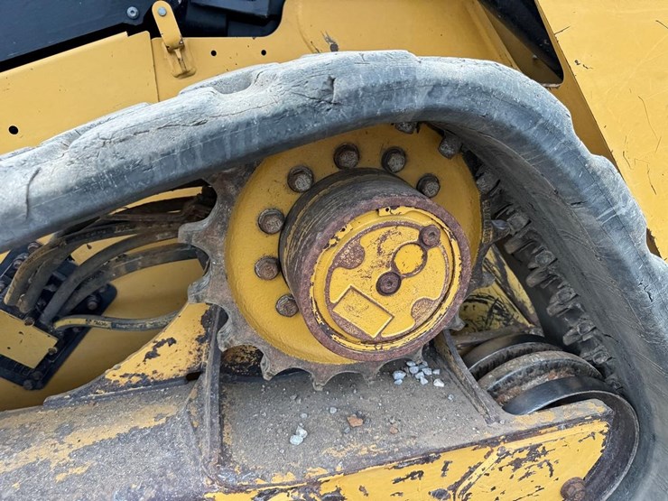 2021-caterpillar-299d3-image-15